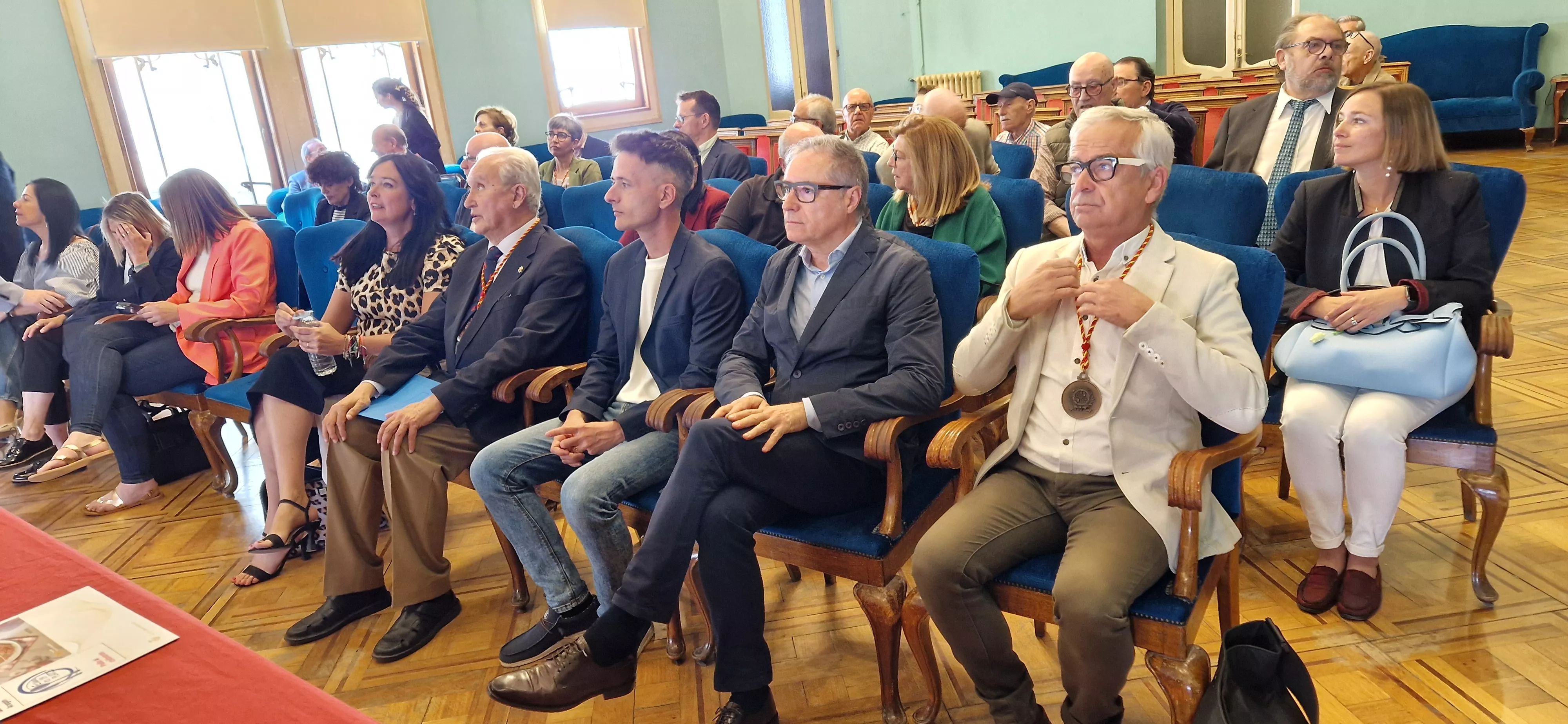 Presentación del sello de Correos homenaje al pollo al chilindrón. Foto Myriam Martínez