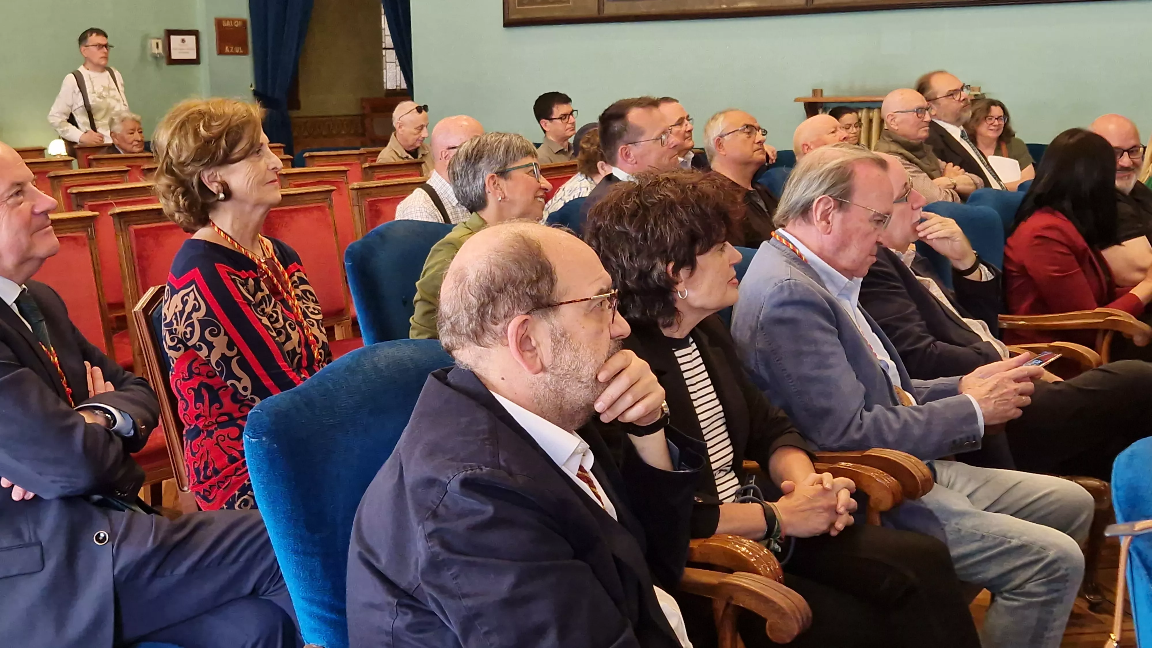 Presentación del sello de Correos homenaje al pollo al chilindrón. Foto Myriam Martínez