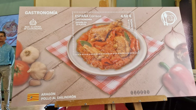 Presentación del sello de Correos homenaje al pollo al chilindrón. Foto Myriam Martínez