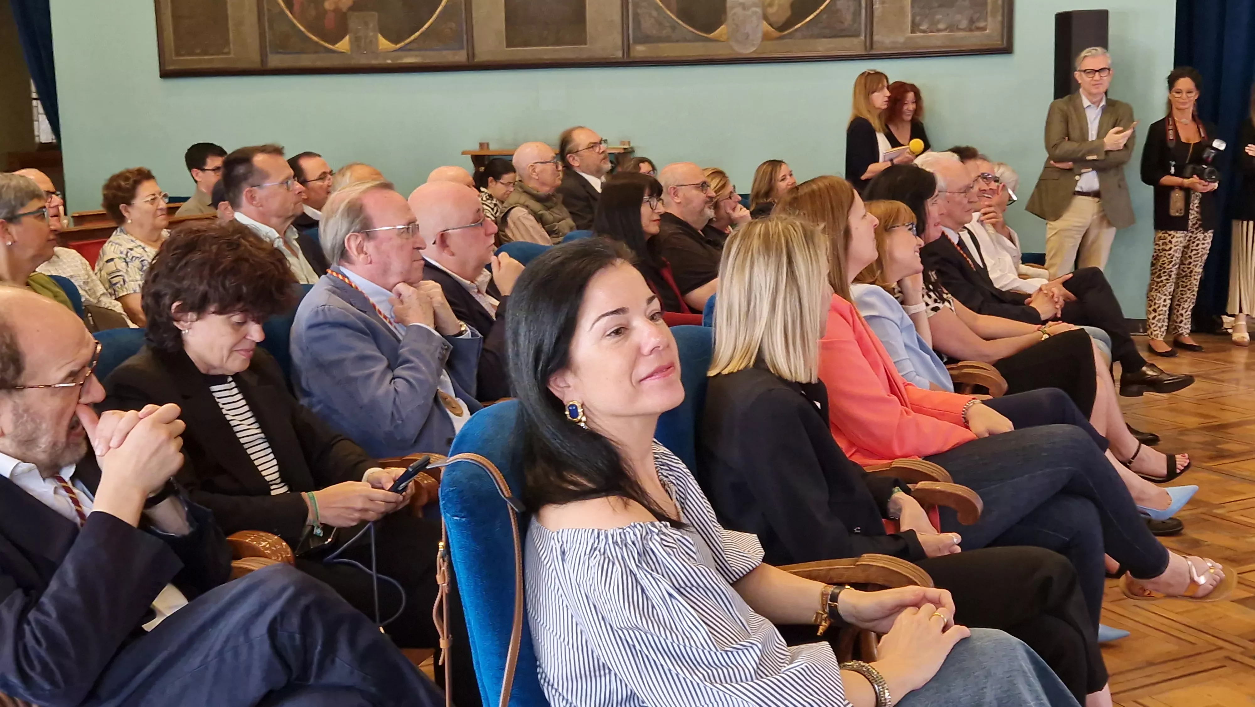 Presentación del sello de Correos homenaje al pollo al chilindrón. Foto Myriam Martínez