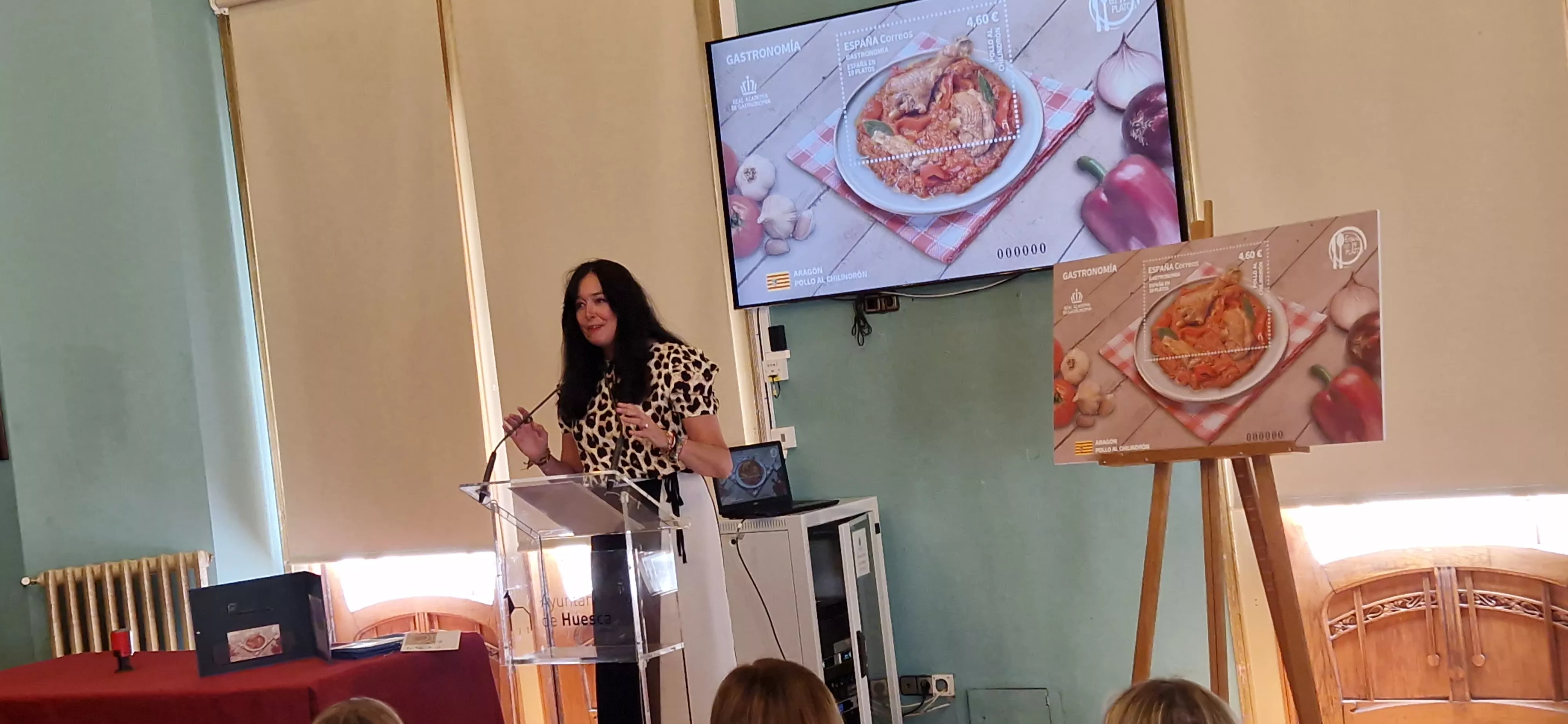 Lorena Orduna. Presentación del sello de Correos homenaje al pollo al chilindrón. Foto Myriam Martínez