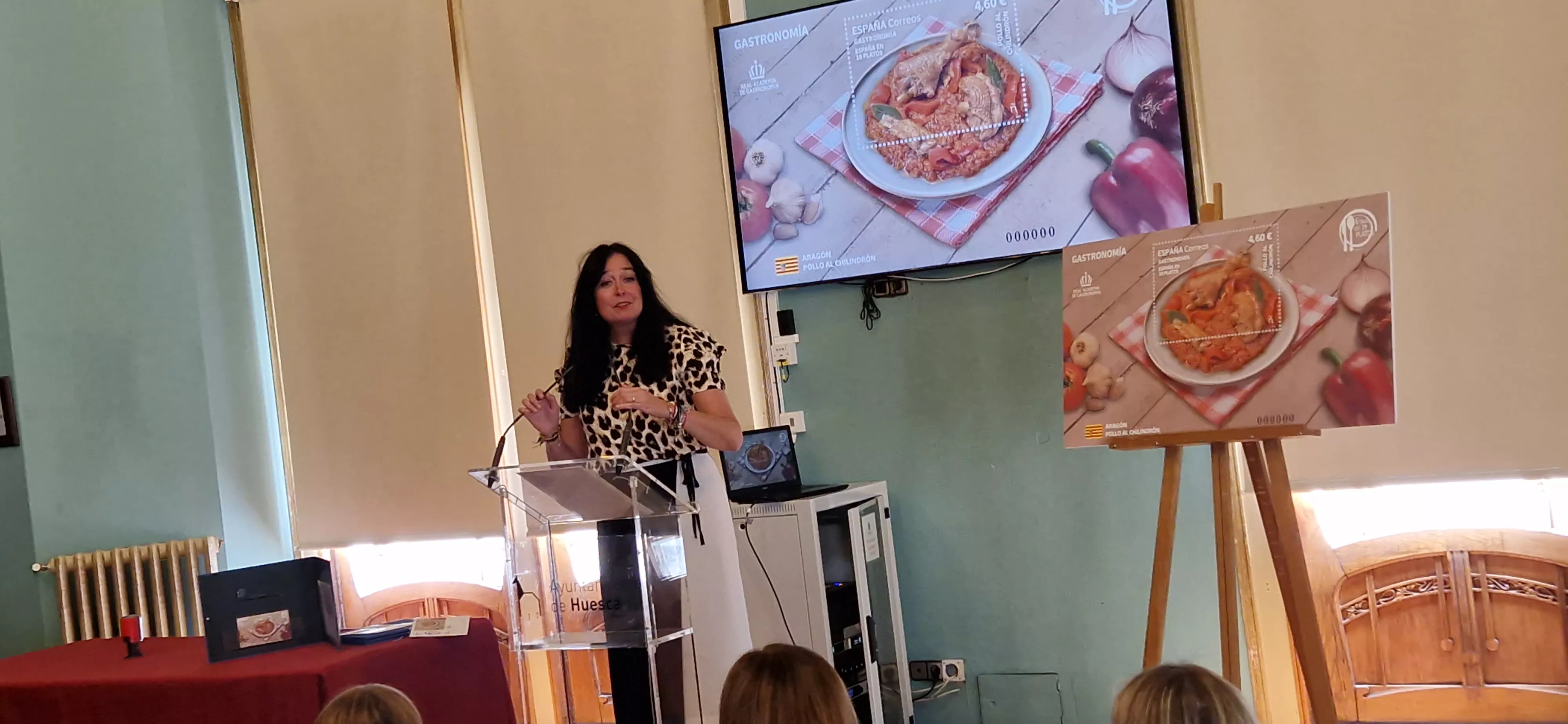 Lorena Orduna. Presentación del sello de Correos homenaje al pollo al chilindrón. Foto Myriam Martínez