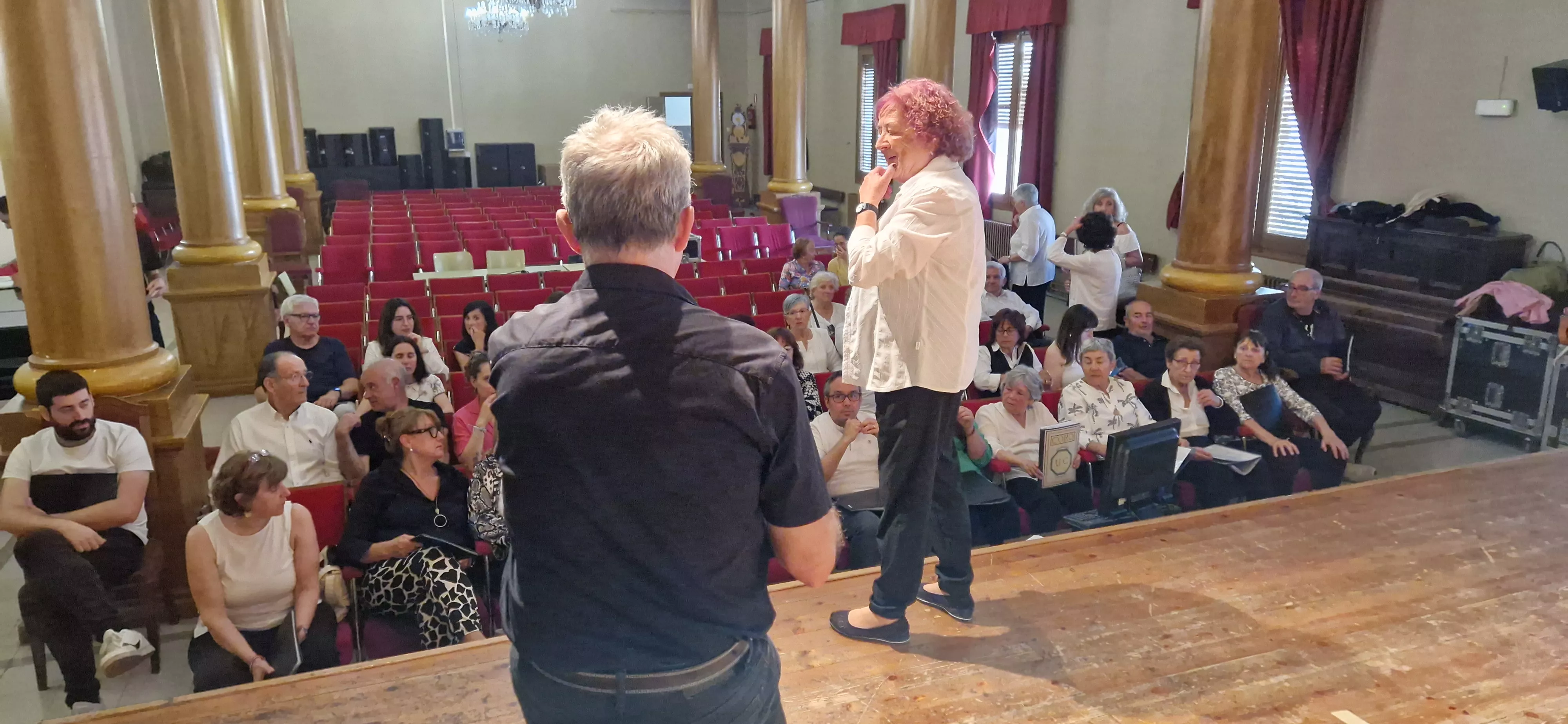 Coro de Profesores del IES Ramón y Cajal y el Coro de la Universidad Ciudadana. Foto Myriam Martínez