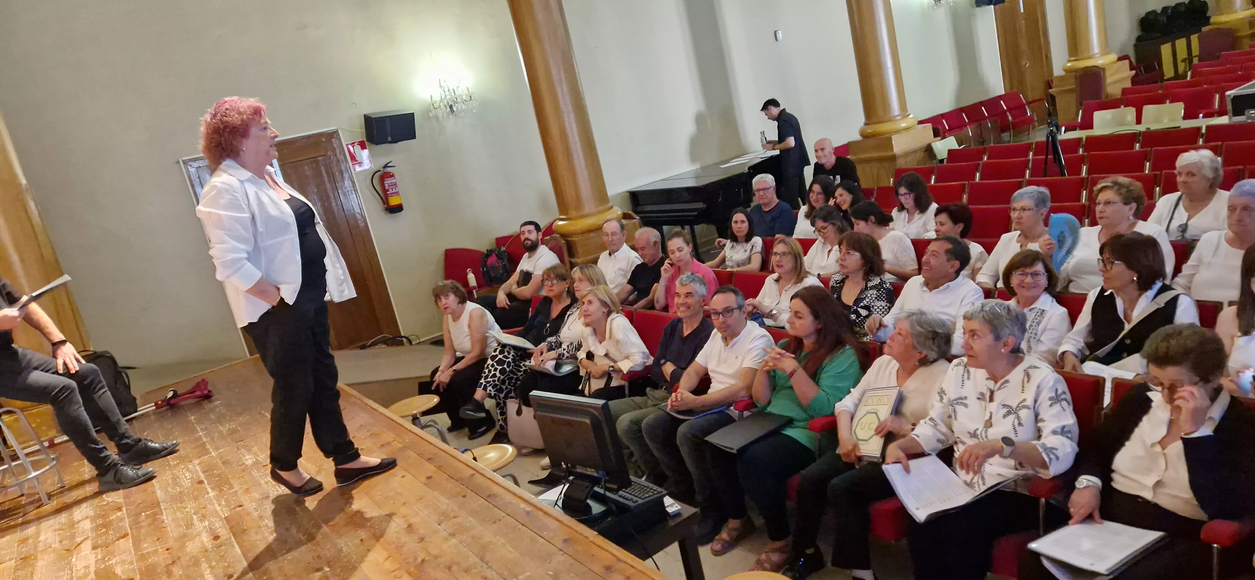 Coro de Profesores del IES Ramón y Cajal y el Coro de la Universidad Ciudadana. Foto Myriam Martínez