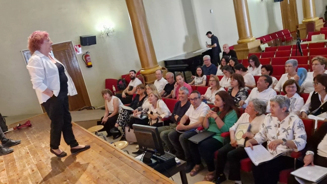 Coro de Profesores del IES Ramón y Cajal y el Coro de la Universidad Ciudadana. Foto Myriam Martínez Coro de Profesores del IES Ramón y Cajal y el Coro de la Universidad Ciudadana. Foto Myriam Martínez