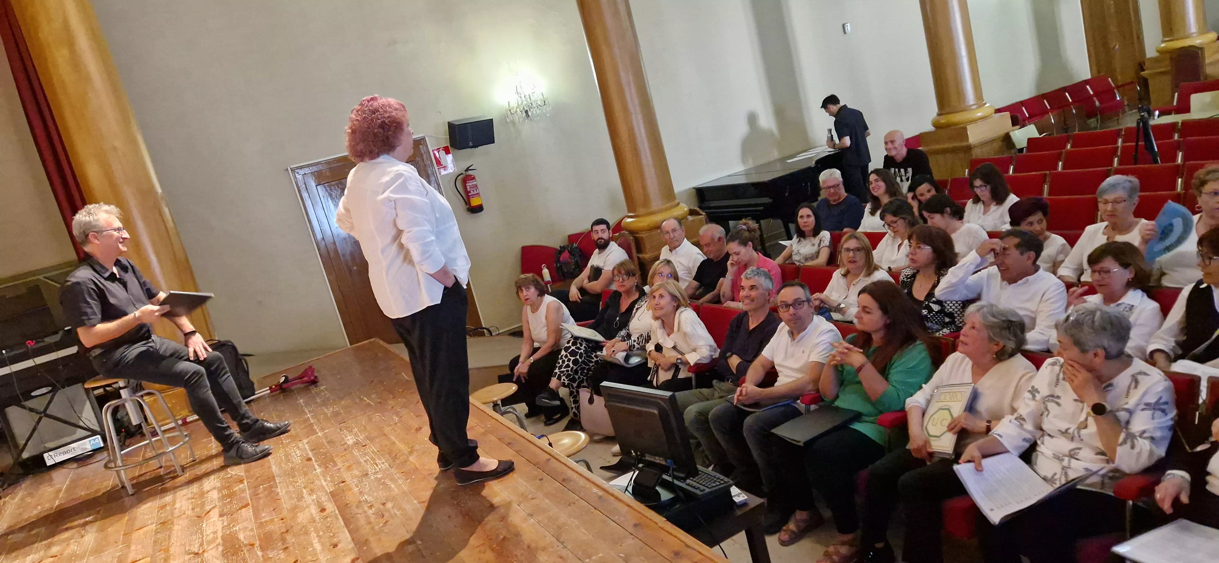 Coro de Profesores del IES Ramón y Cajal y el Coro de la Universidad Ciudadana. Foto Myriam Martínez