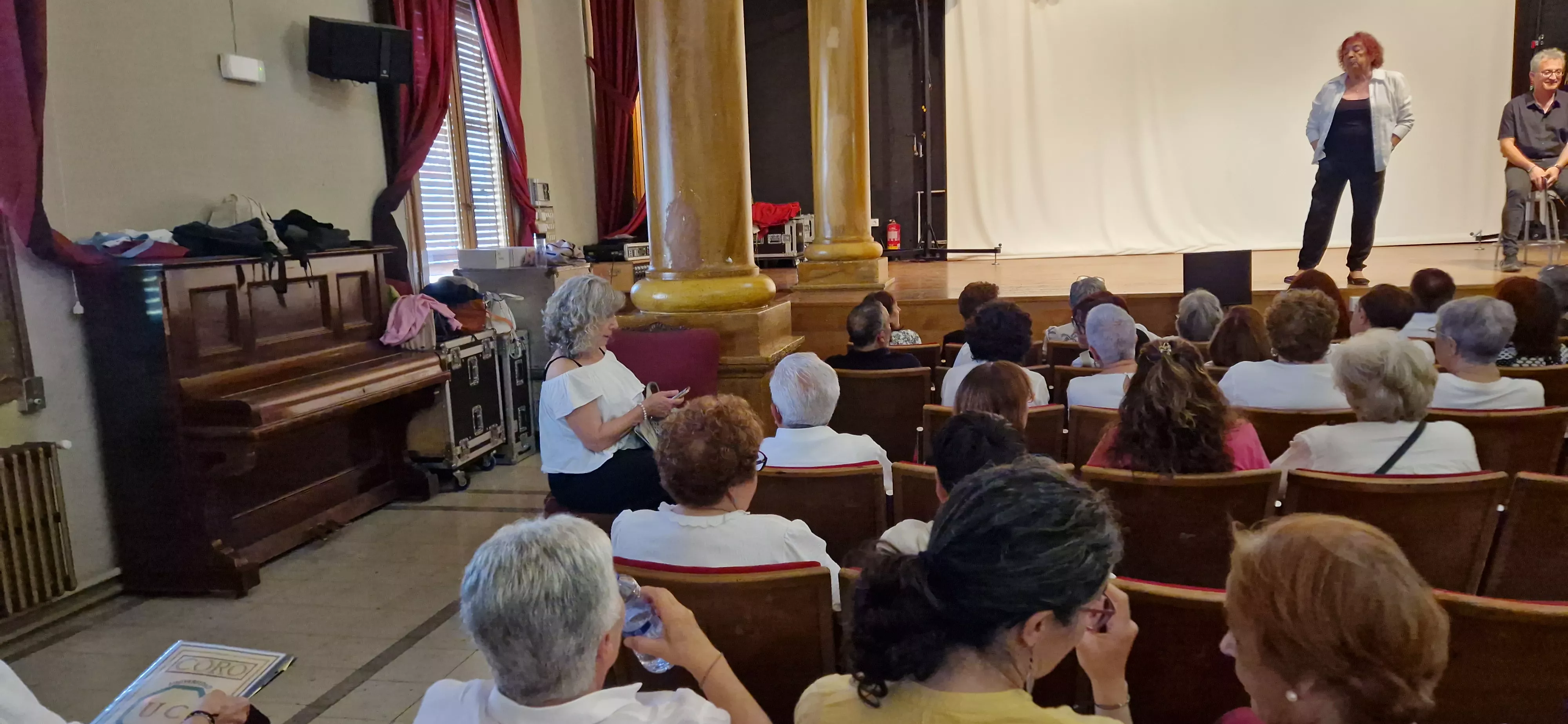 Coro de Profesores del IES Ramón y Cajal y el Coro de la Universidad Ciudadana. Foto Myriam Martínez