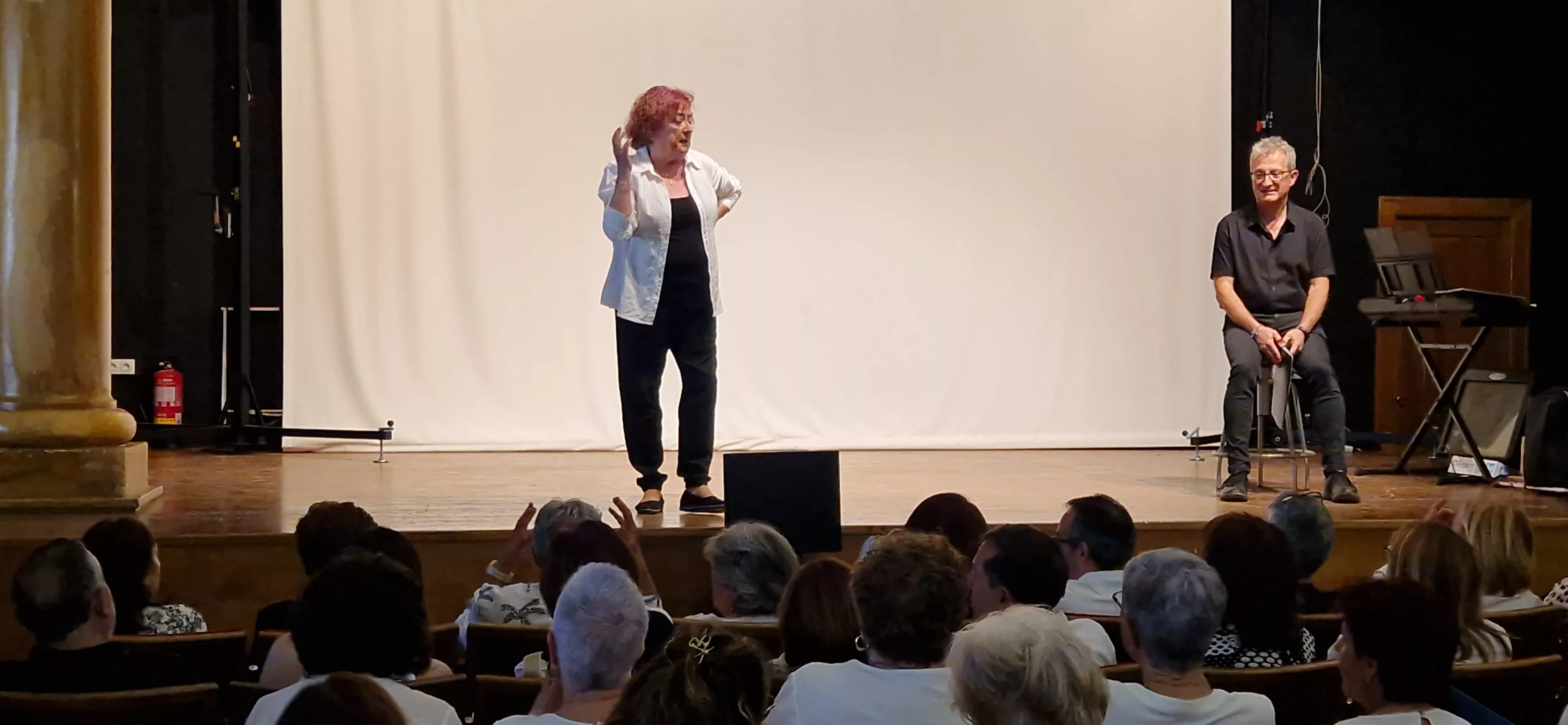 Coro de Profesores del IES Ramón y Cajal y el Coro de la Universidad Ciudadana. Foto Myriam Martínez
