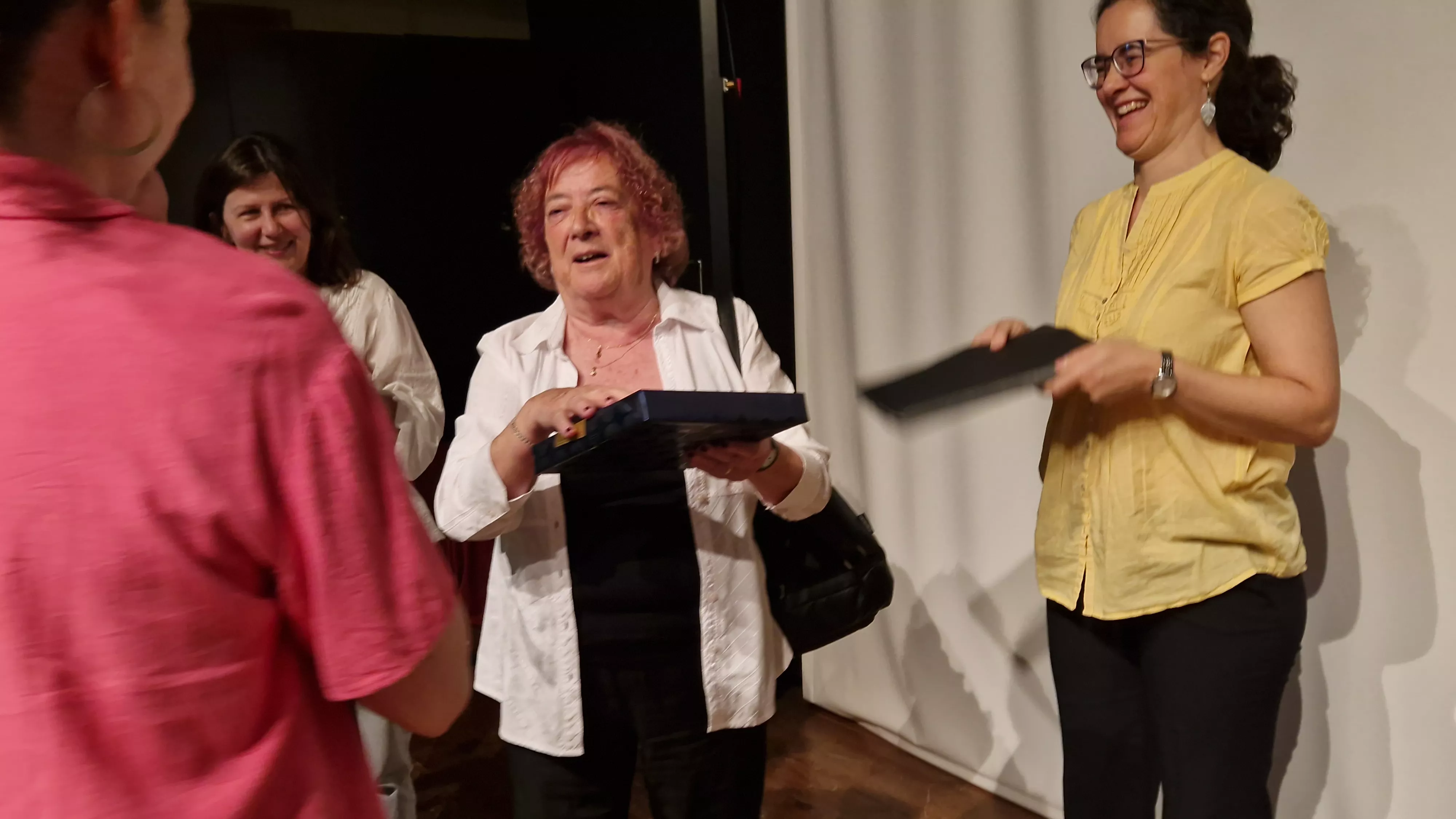 Isabel Arilla y el Coro de Profesores del IES Ramón y Cajal. Foto Myriam Martínez