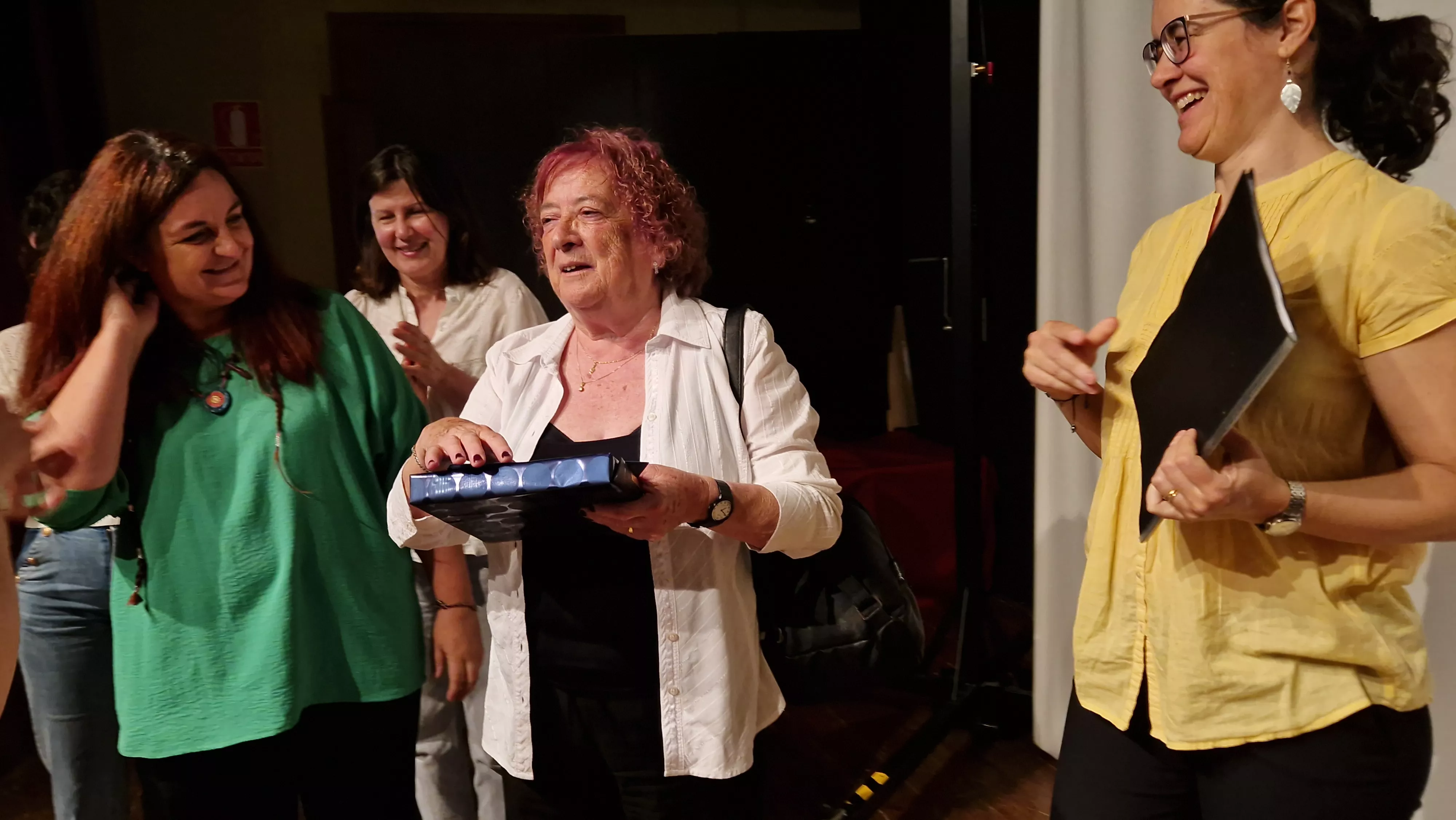 Isabel Arilla y el Coro de Profesores del IES Ramón y Cajal. Foto Myriam Martínez