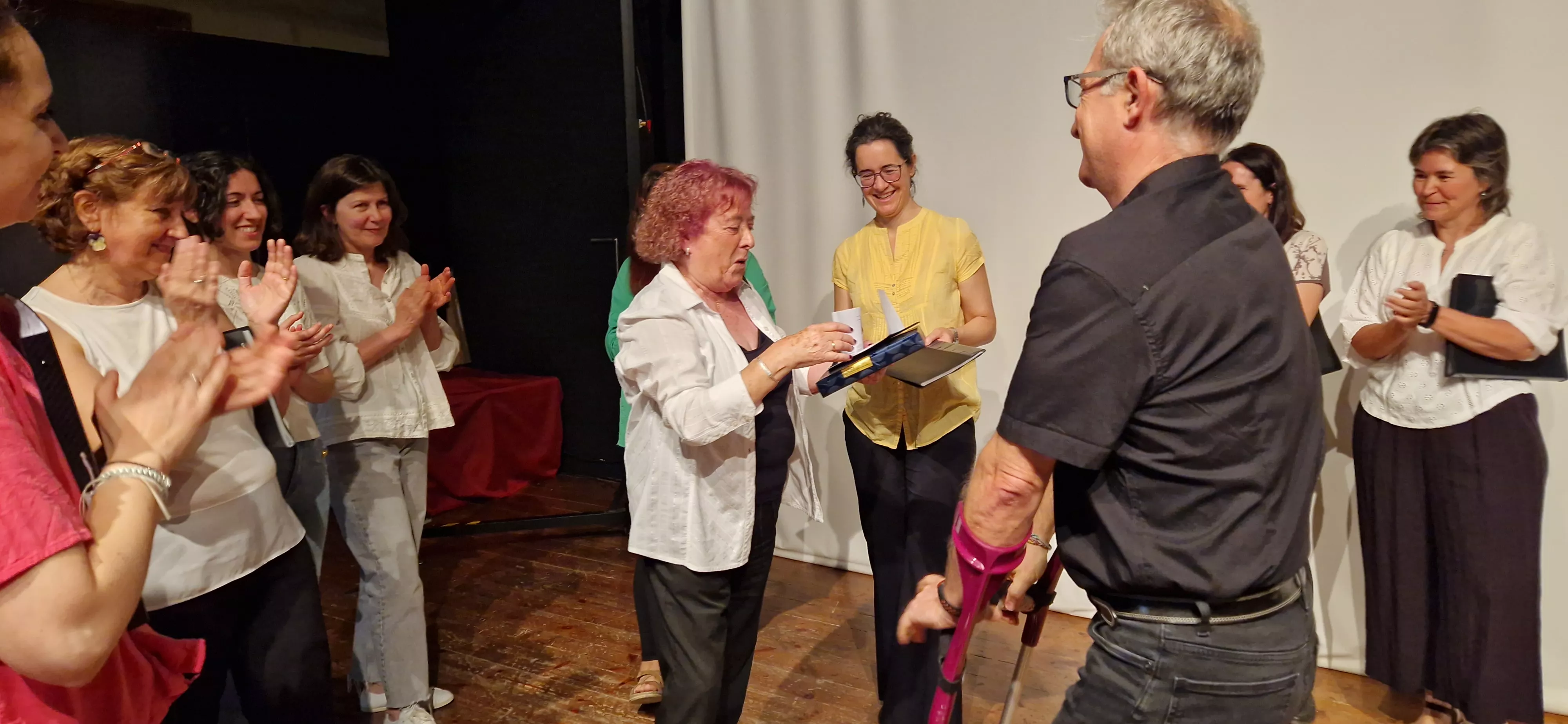 Isabel Arilla y el Coro de Profesores del IES Ramón y Cajal. Foto Myriam Martínez