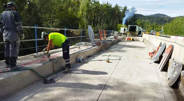 Trabajos en el puente en el término de Graus