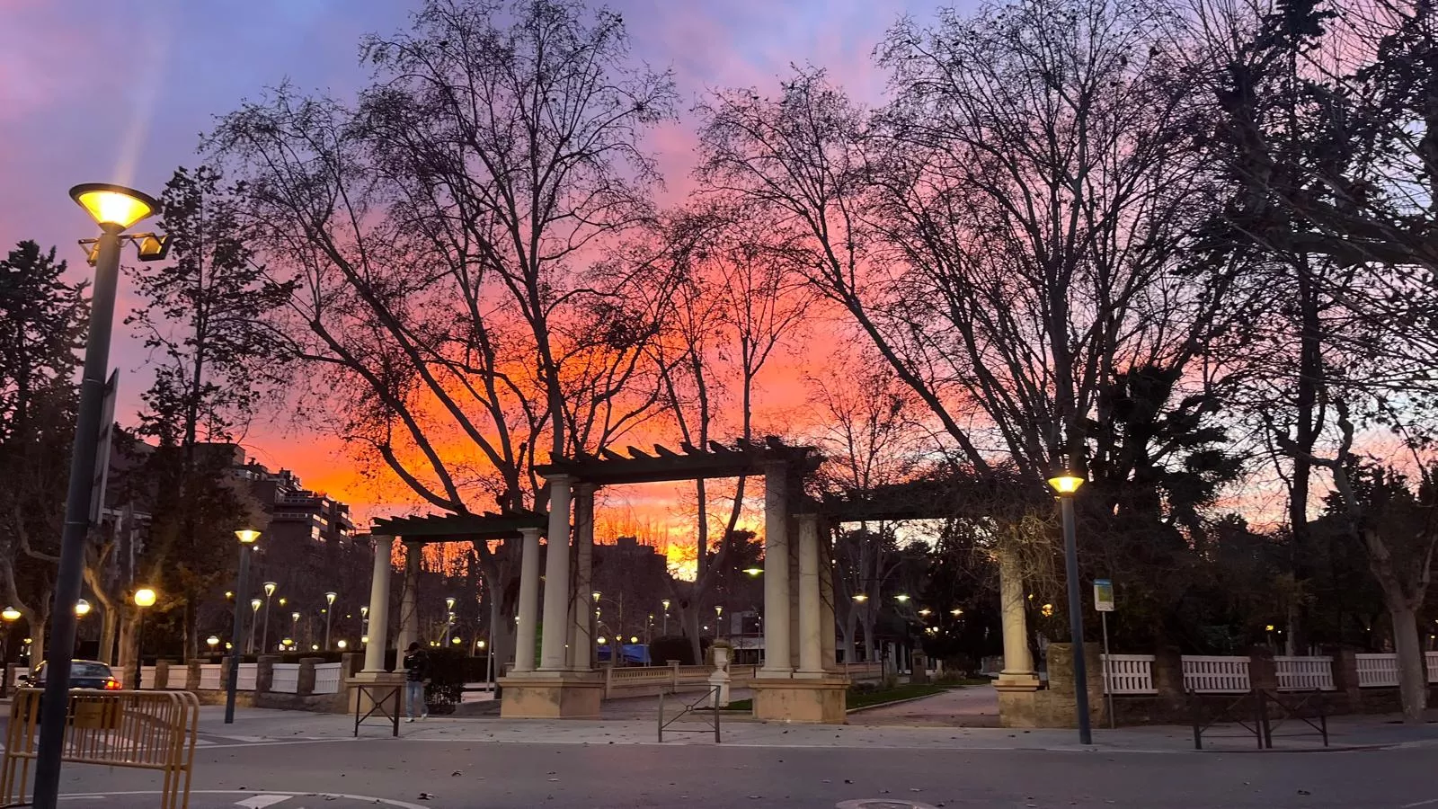 El parque Miguel Servet se llena de actividad para jóvenes con "Parqueando en la noche". Foto Mercedes Manterola