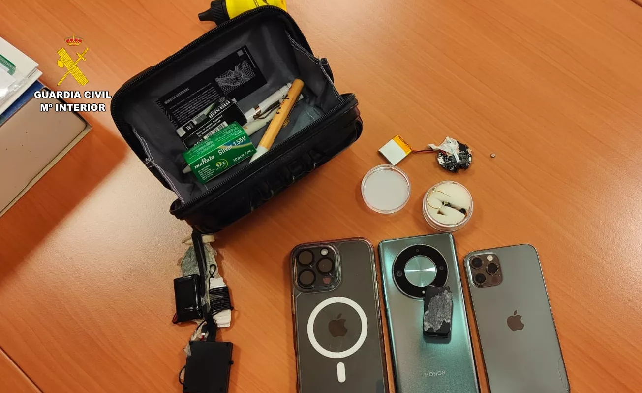 Dispositivos incautados por la Guardia Civil