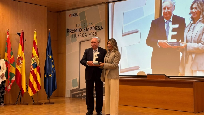 Clemente González, de Iberfoil, y Mar Vaquero Clemente González, de Iberfoil, y Mar Vaquero