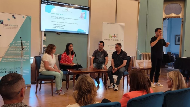 Mesa de debate, con protagonistas en activo. Mesa de debate, con protagonistas en activo.