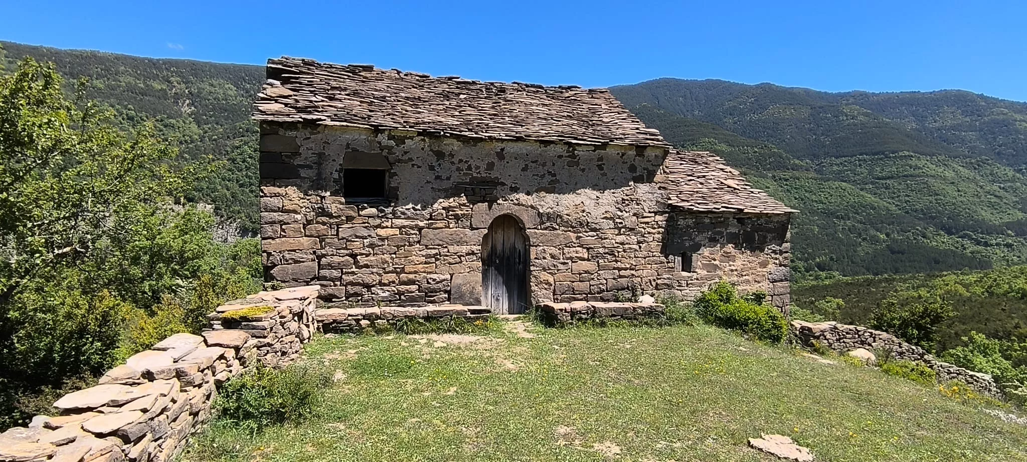 Excursión de  Deporte y Salud+55 por ermitas del Serrablo. Foto Joaquín Santafé