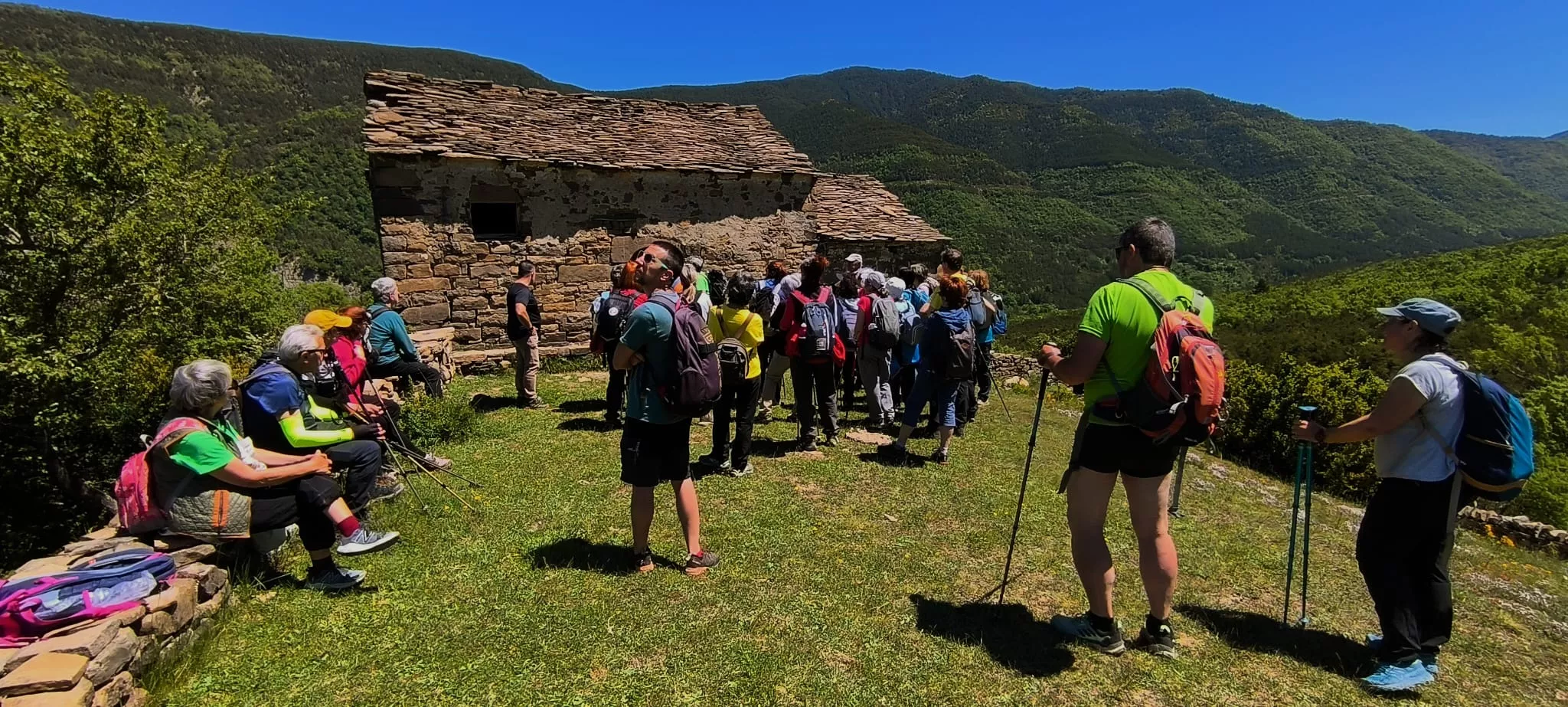 Excursión de  Deporte y Salud+55 por ermitas del Serrablo. Foto Joaquín Santafé