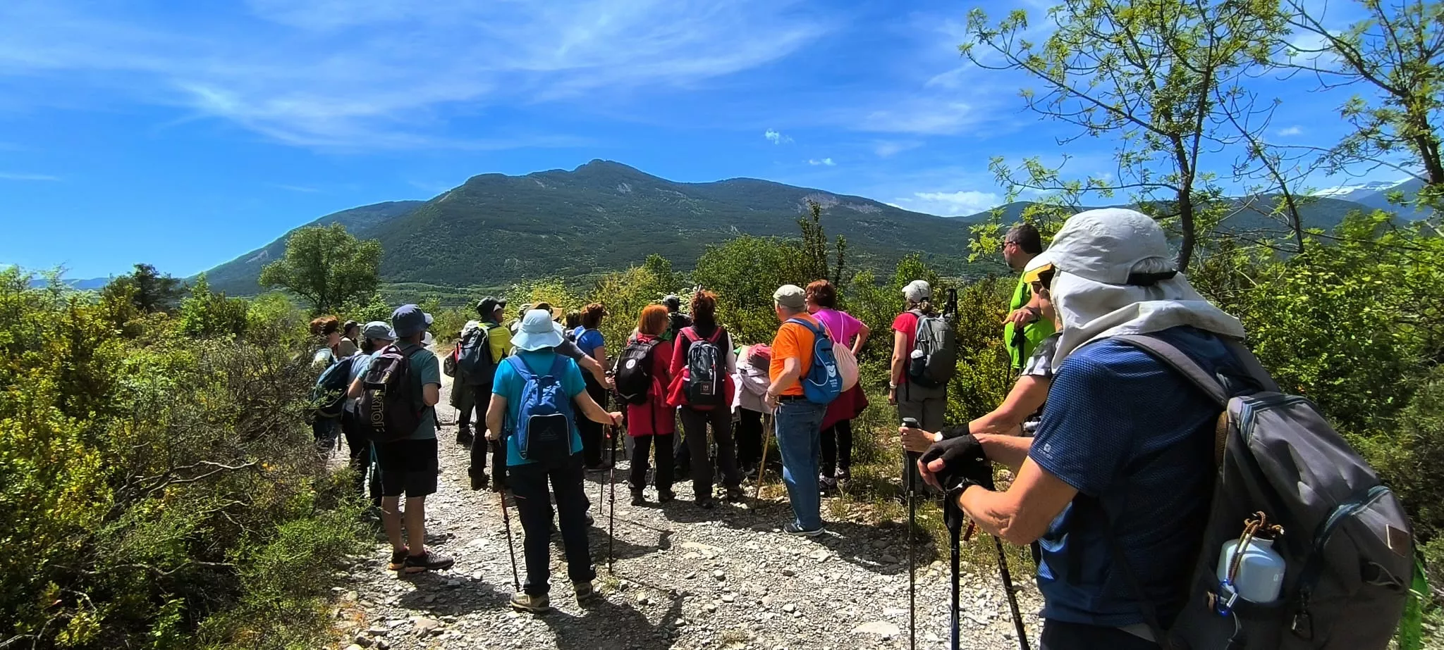Excursión de Deporte y Salud+55 por ermitas del Serrablo. Foto Joaquín Santafé Excursión de Deporte y Salud+55 por ermitas del Serrablo. Foto Joaquín Santafé
