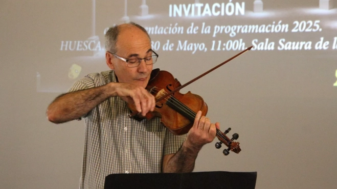 El acto ha contado con la música del violinista Antolín Santolaria. El acto ha contado con la música del violinista Antolín Santolaria.