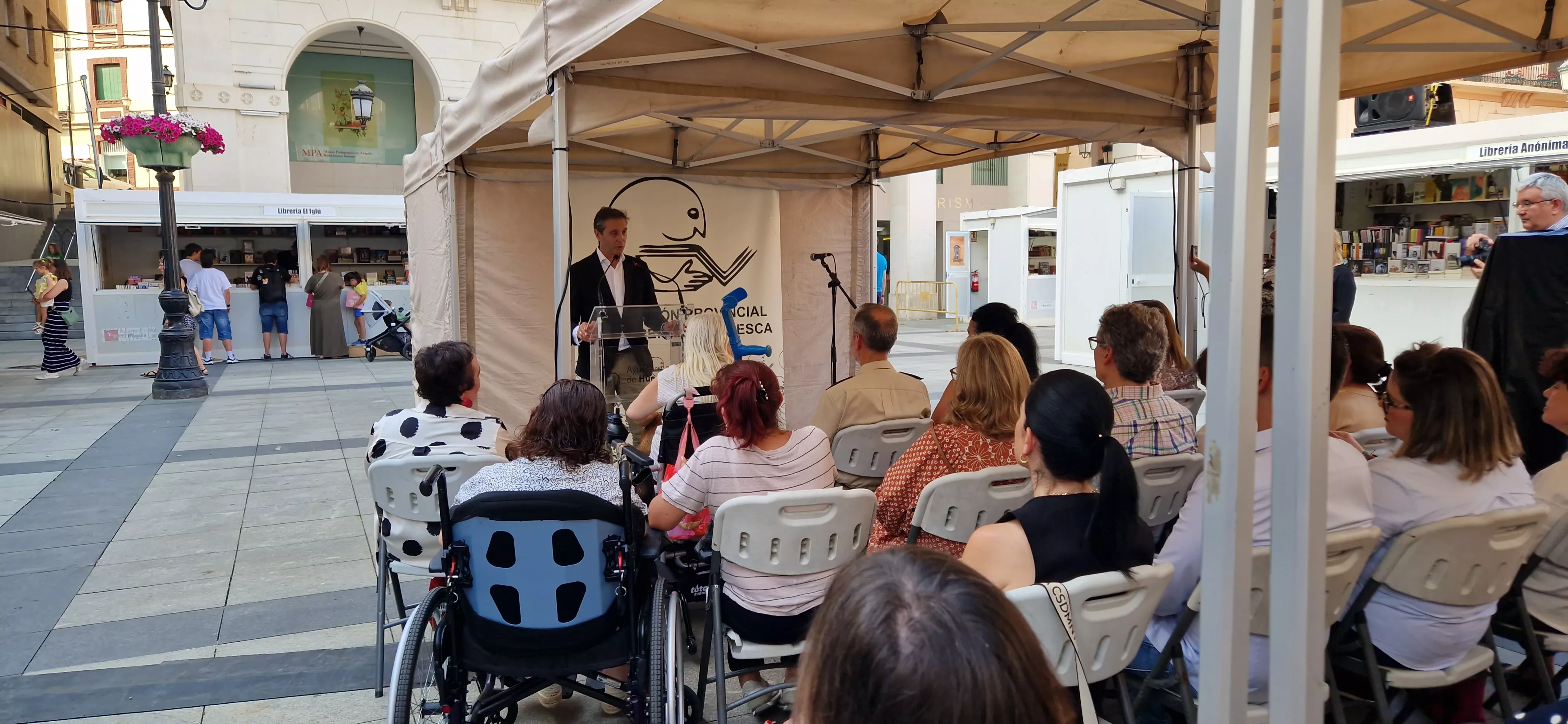 Javier Betorz. Inauguración de la 41 Feria del Libro de Huesca. Foto Myriam Martínez