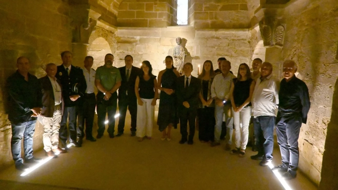 Fotografía de familia de autoridades, Obreros de San Pedro el Viejo, el párroco y el ponente