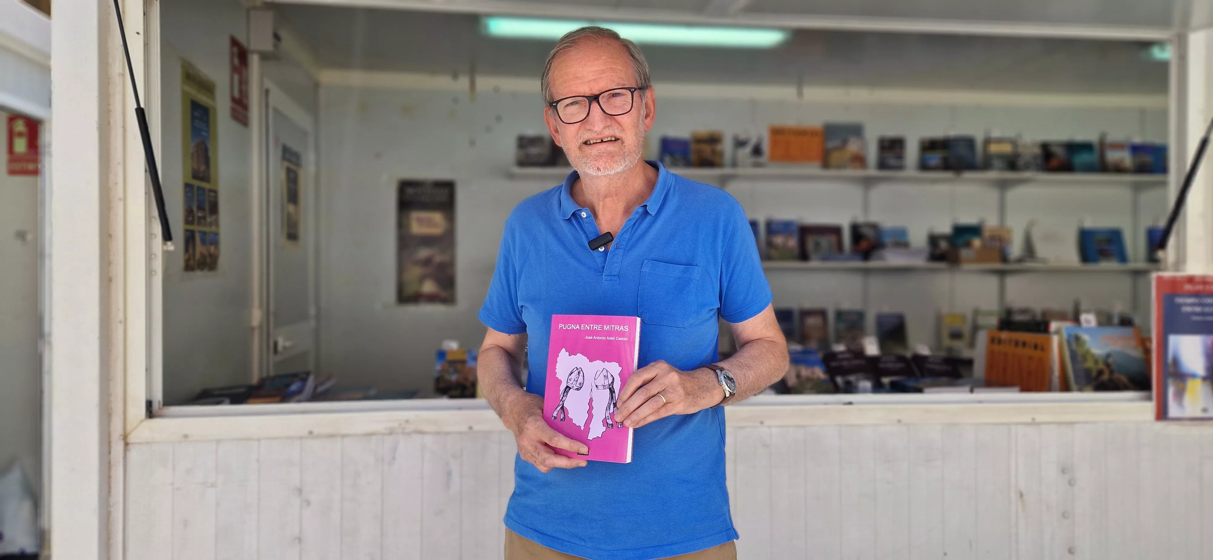 José Antonio Adell, en la 41 Feria del Libro de Huesca, con Pugna entre mitras. Foto Myriam Martínez
