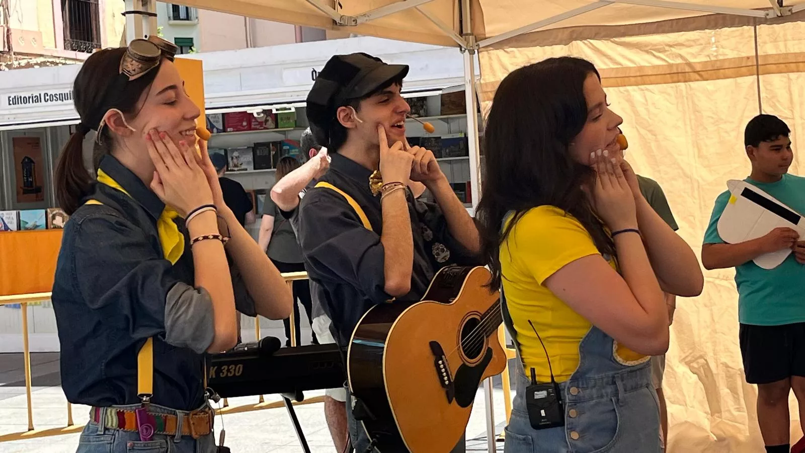 Jornada de sábado en la Feria del Libro de Huesca. Foto Mercedes Manterola