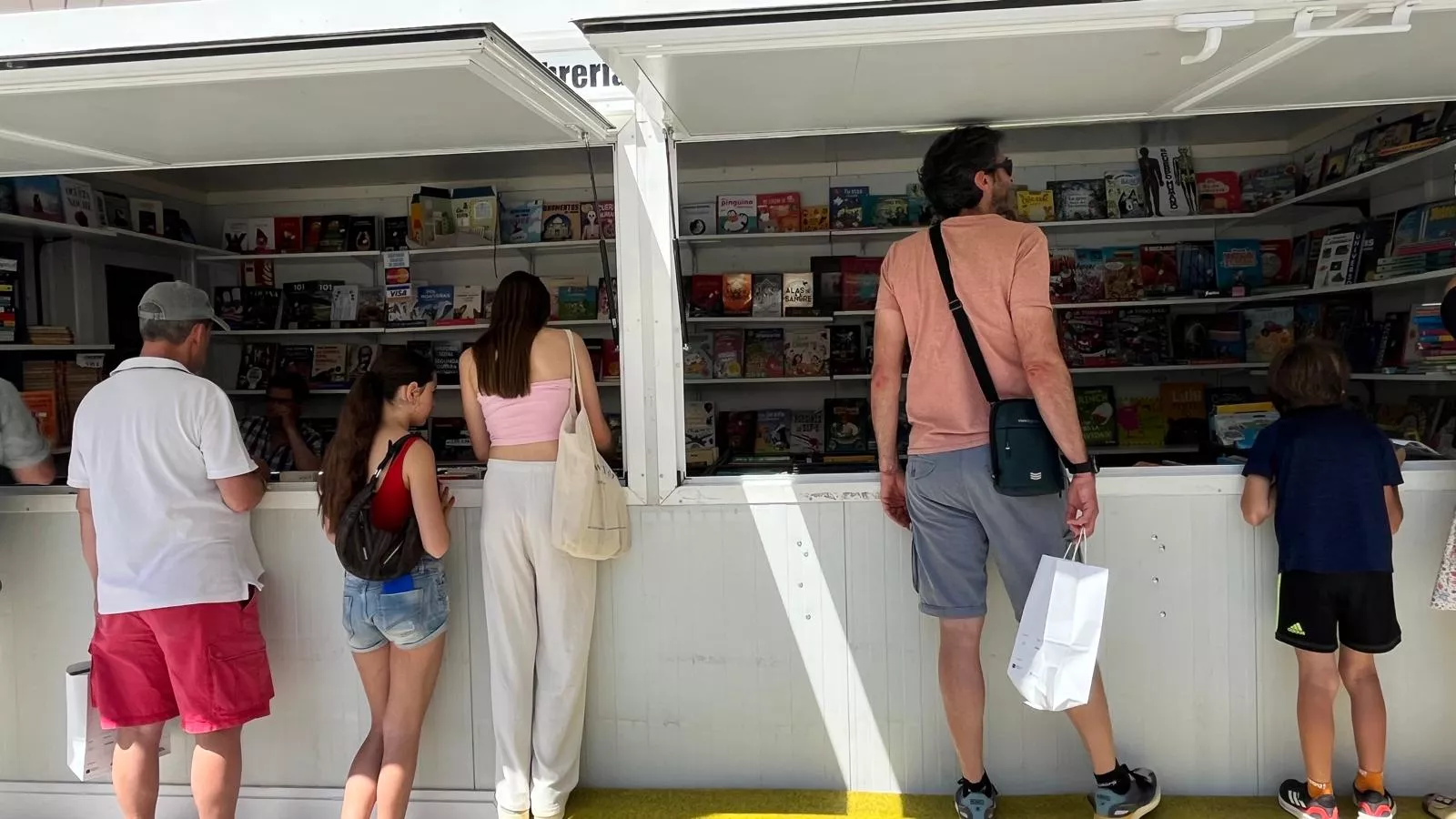 Jornada de sábado en la Feria del Libro de Huesca. Foto Mercedes Manterola