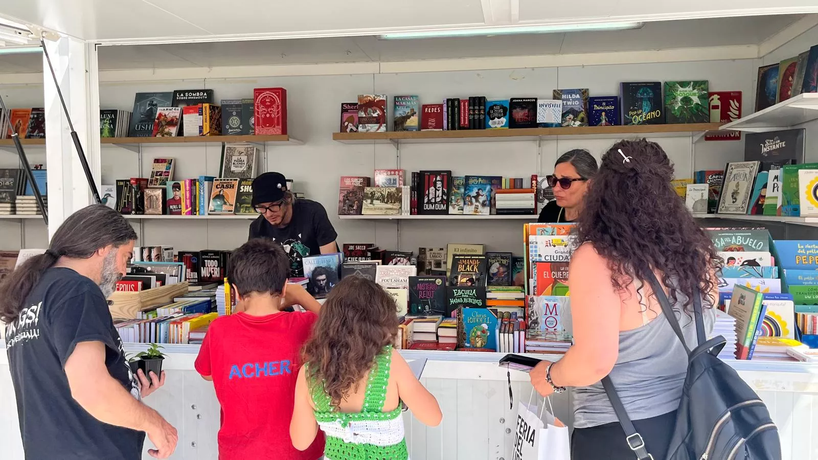 Jornada de sábado en la Feria del Libro de Huesca. Foto Mercedes Manterola