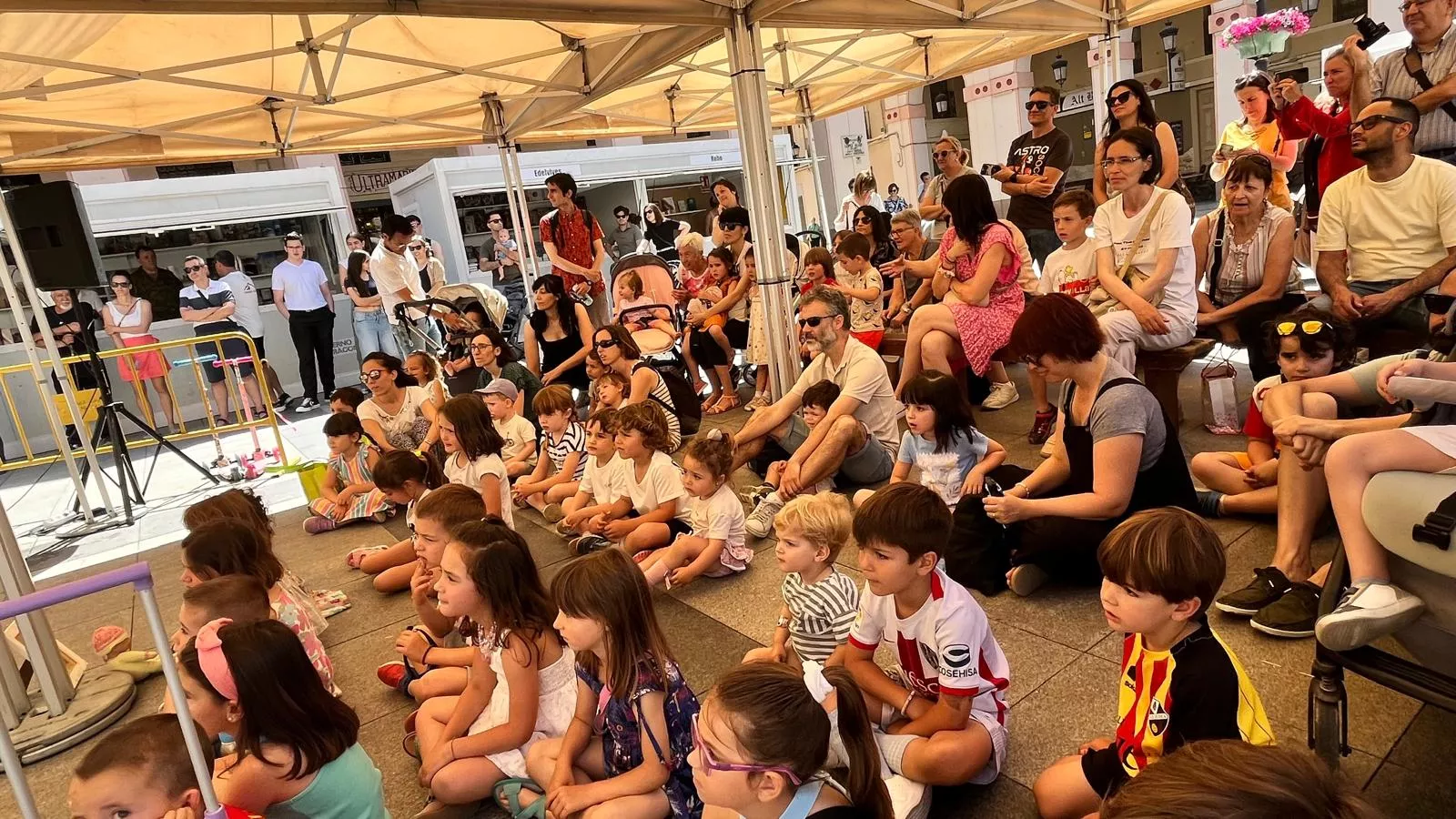 Jornada de sábado en la Feria del Libro de Huesca. Foto Mercedes Manterola