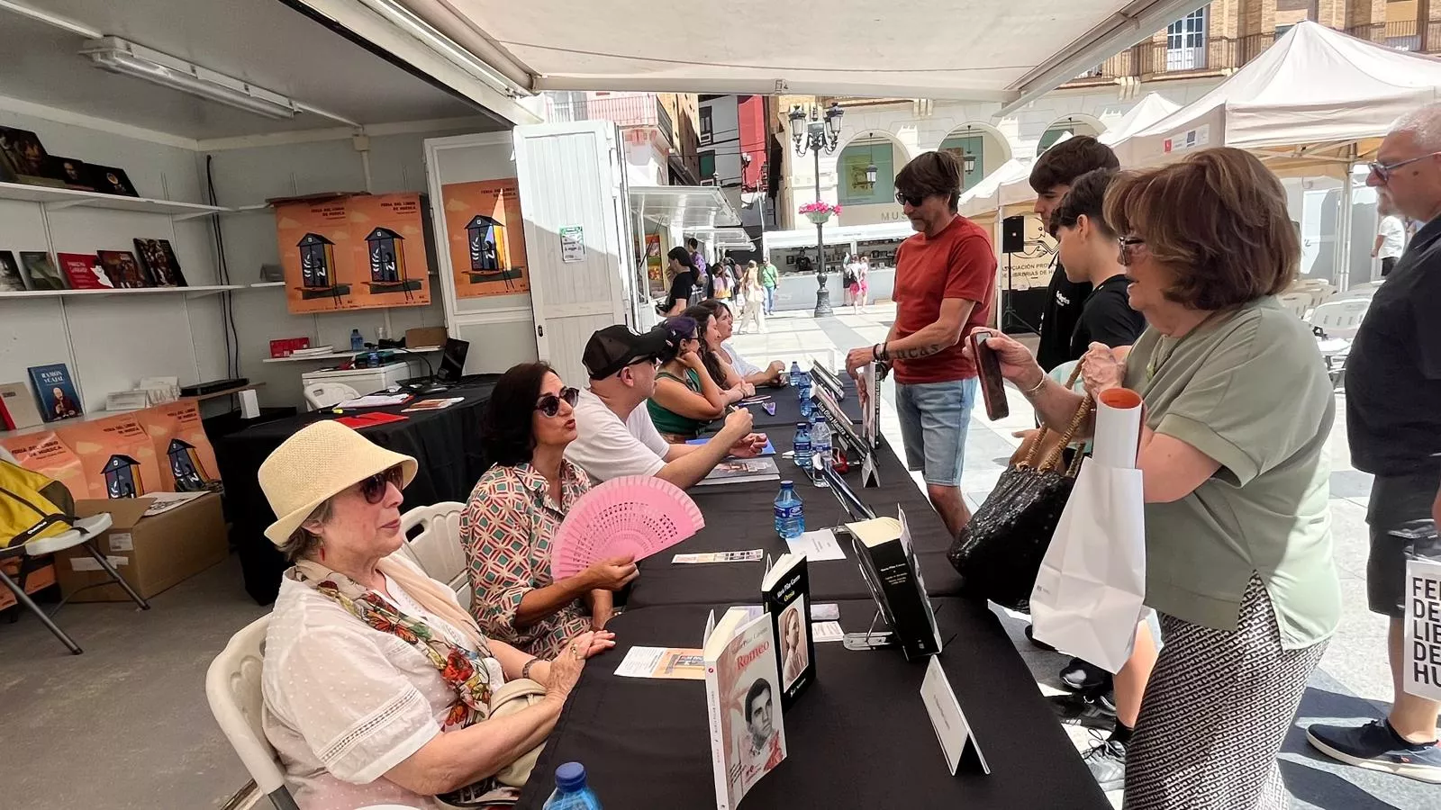 Jornada de sábado en la Feria del Libro de Huesca. Foto Mercedes Manterola