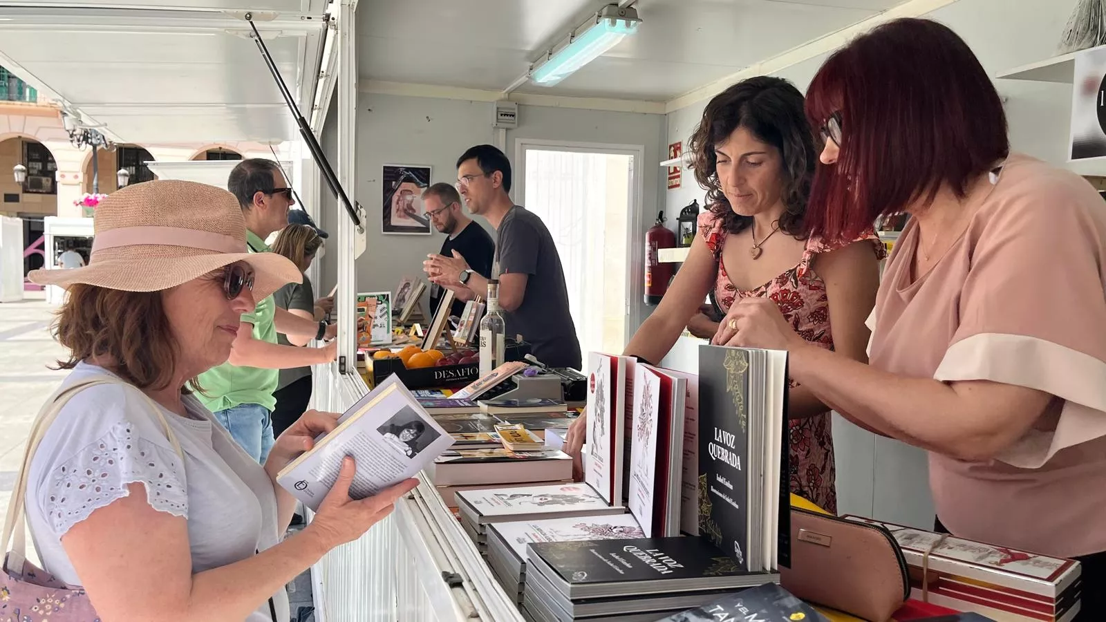 Jornada de sábado en la Feria del Libro de Huesca. Foto Mercedes Manterola