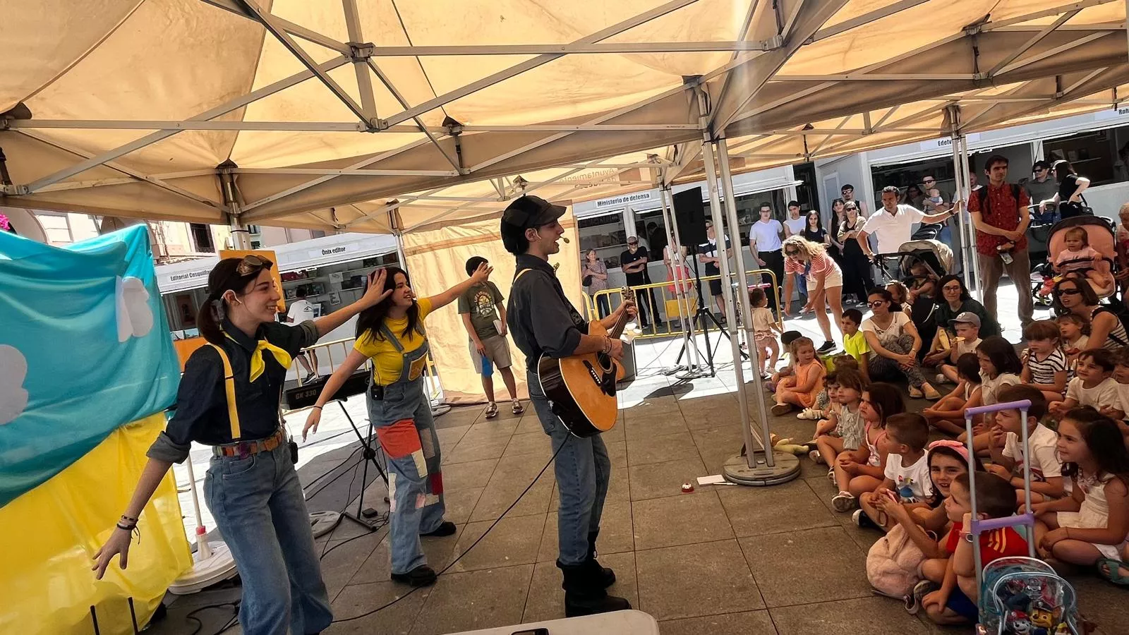 Jornada de sábado en la Feria del Libro de Huesca. Foto Mercedes Manterola