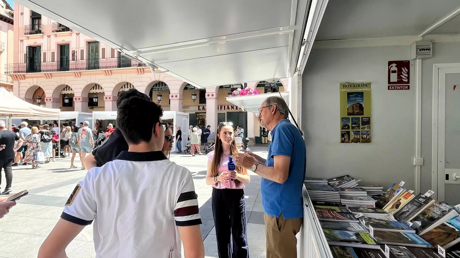 Jornada de sábado en la Feria del Libro de Huesca. Foto Mercedes Manterola