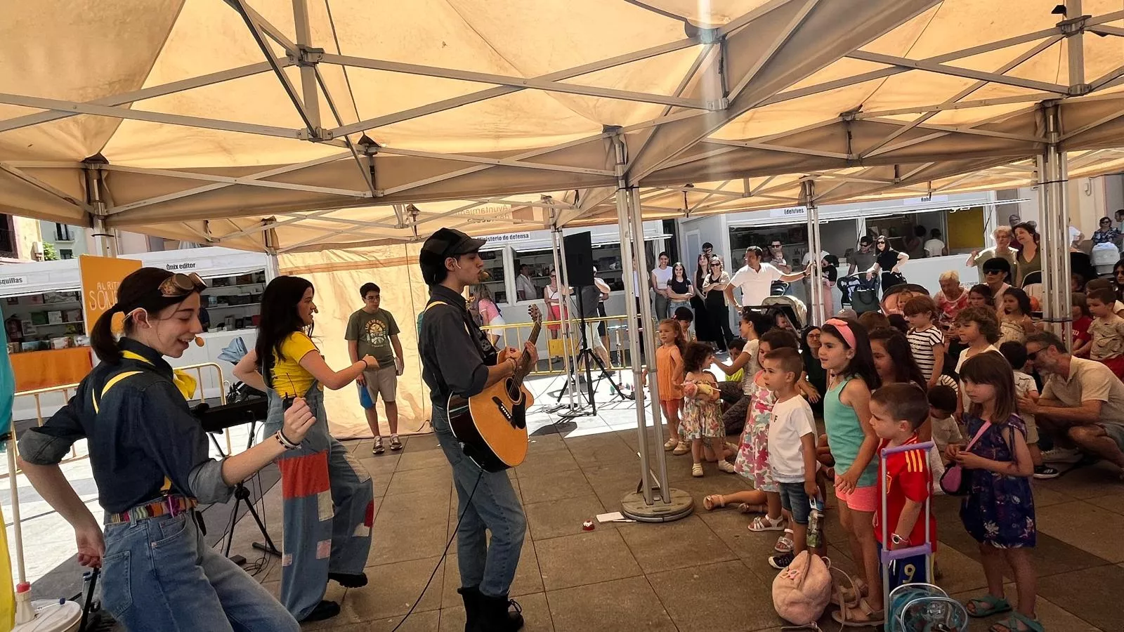Jornada de sábado en la Feria del Libro de Huesca. Foto Mercedes Manterola