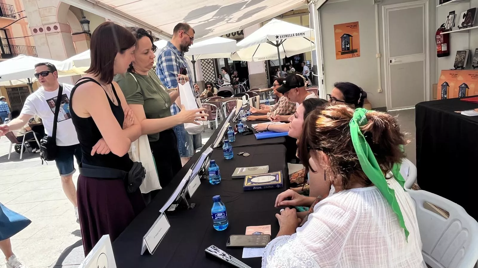 Jornada de sábado en la Feria del Libro de Huesca. Foto Mercedes Manterola