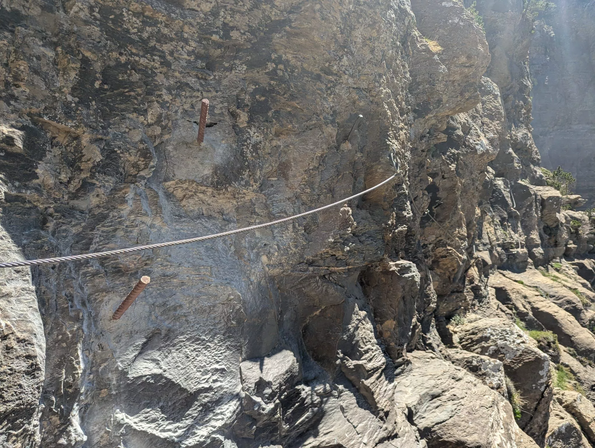 El Paso de las Clavijas de Cotatuero, reabierto de nuevo al paso de los senderistas. El Paso de las Clavijas de Cotatuero, reabierto de nuevo al paso de los senderistas.