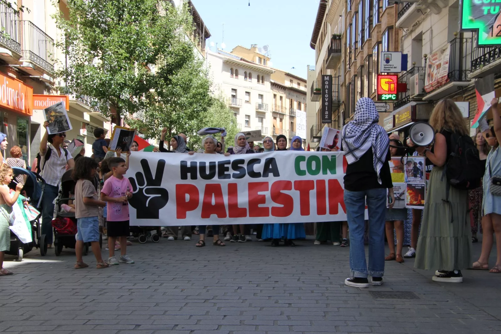 Manifestación convocada por 'Huesca con Palestina'. Foto Carlos Neofato