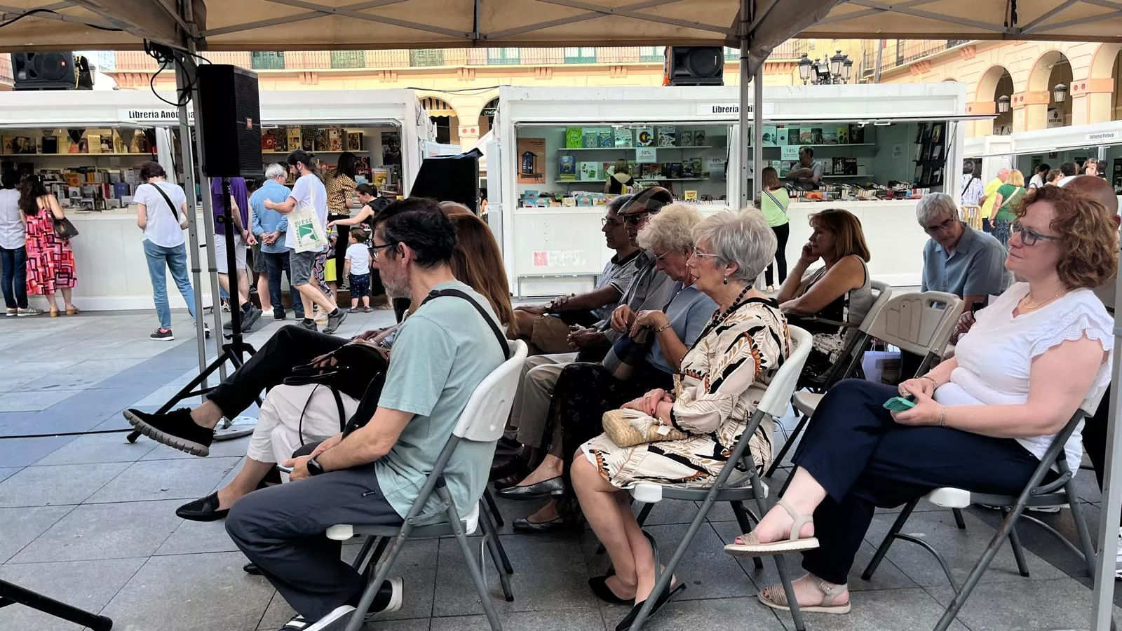 Jornada de sábado en la Feria del Libro de Huesca. Foto Mercedes Manterola