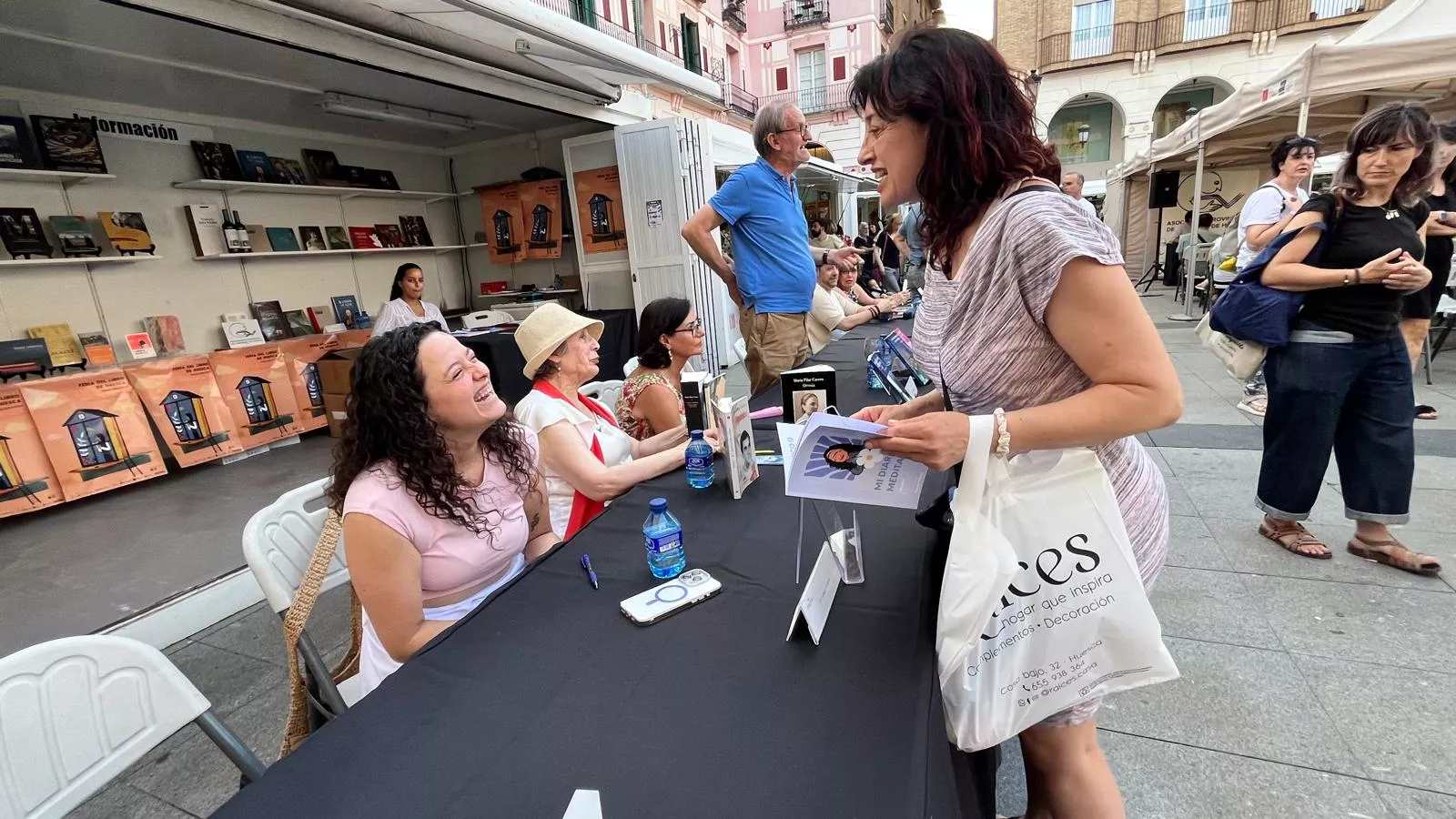 Jornada de sábado en la Feria del Libro de Huesca. Foto Mercedes Manterola