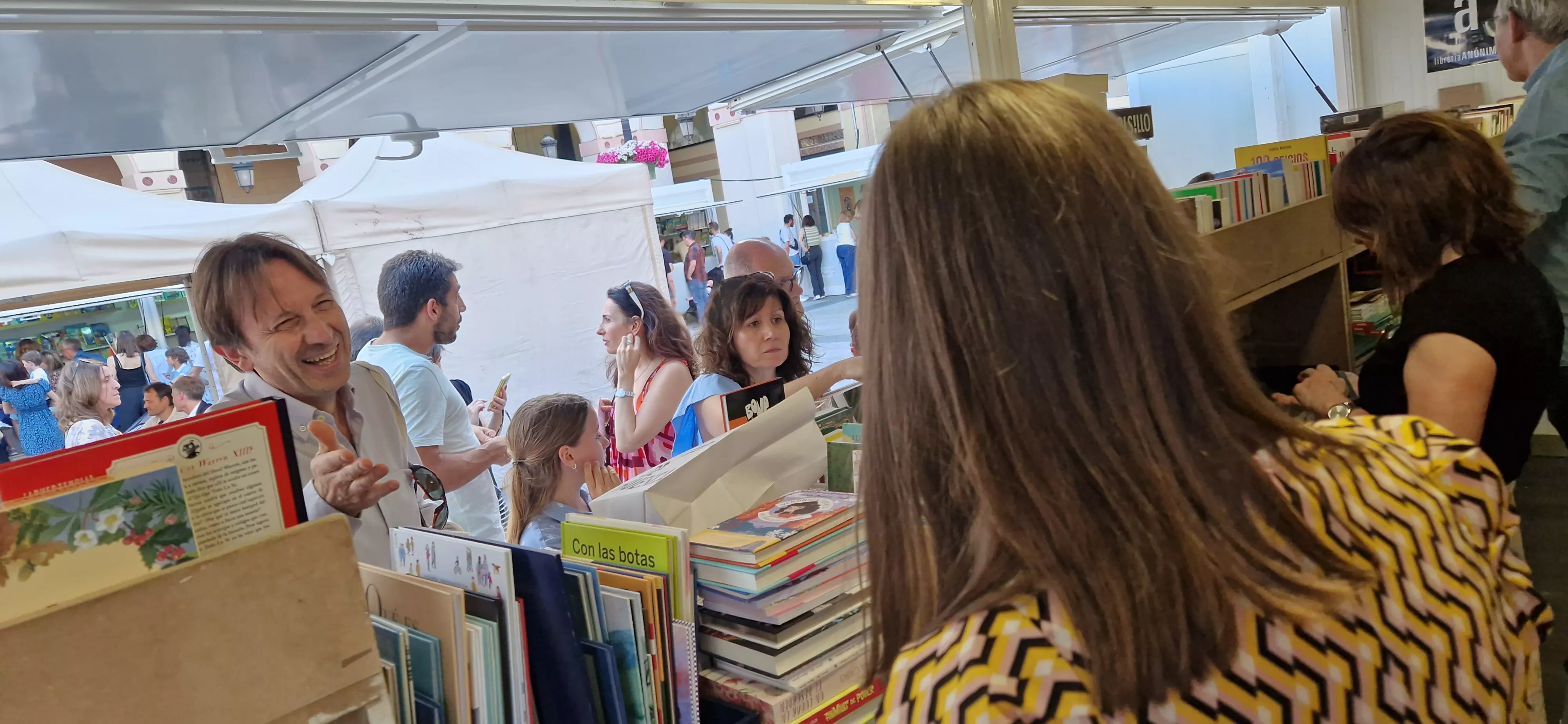 Jornada de sábado 31 en la Feria del Libro de Huesca. Foto Myriam Martínez
