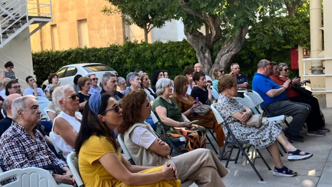 Público en la presentación en el IEA. Foto Mercedes Manterola