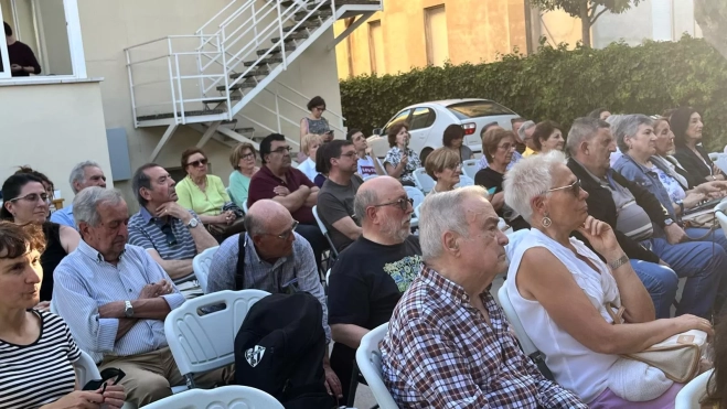 Numeroso público acudió a la presentación.