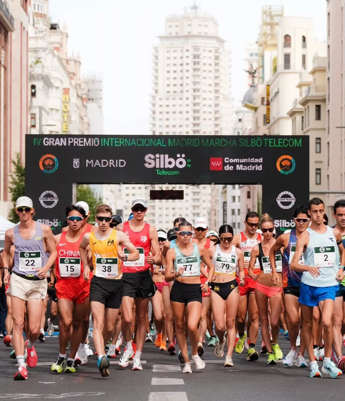 Eva Rico (dorsal 79) en la salida.