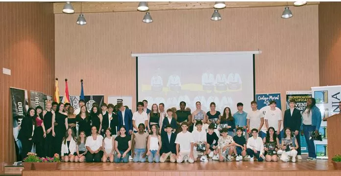 Foto de familia de la Gala de la Federación Aragonesa de Judo.