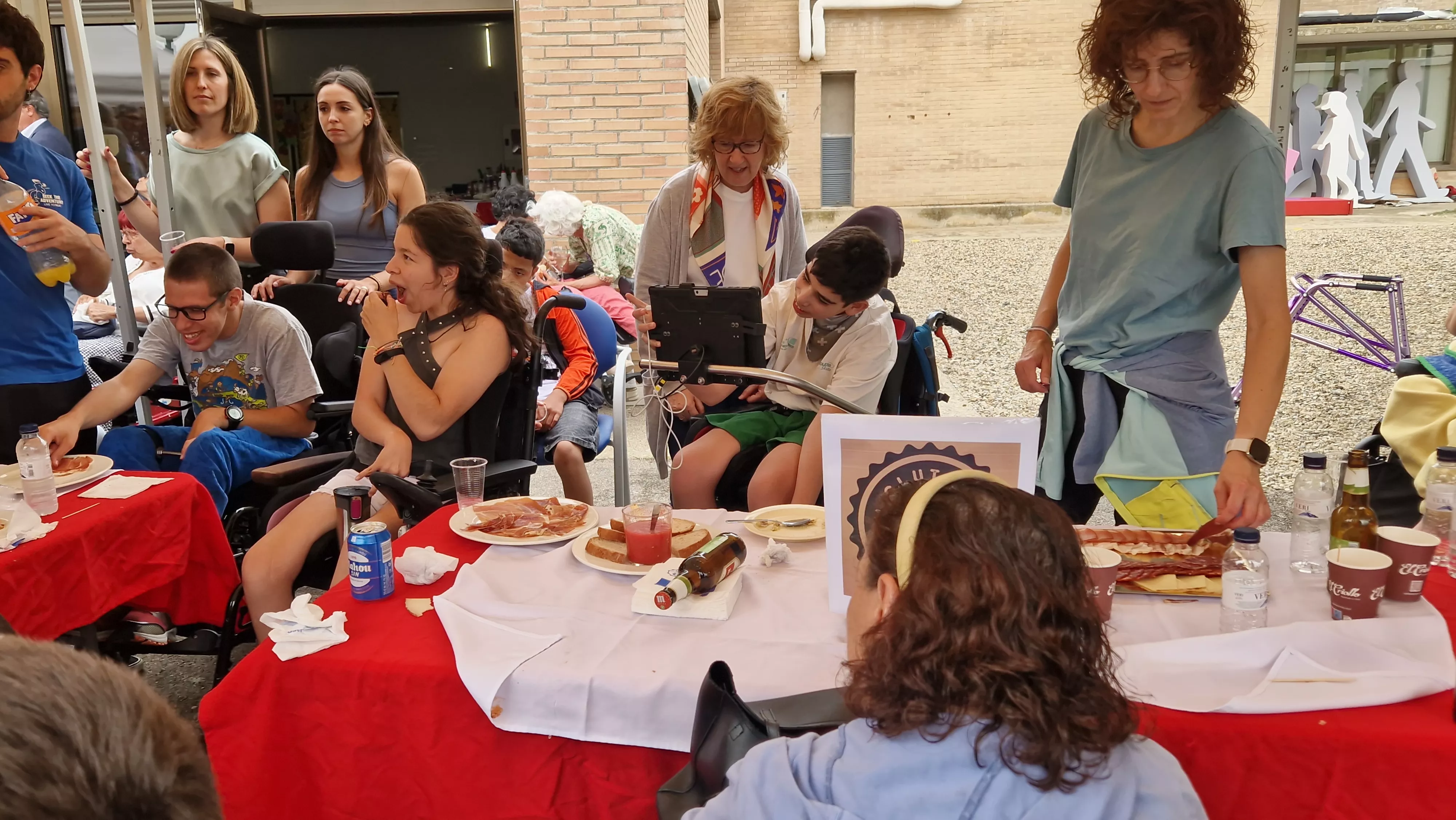 Almuerzo de agradecimiento por la 13º Marcha Aspace Huesca. Foto Myriam Martínez 