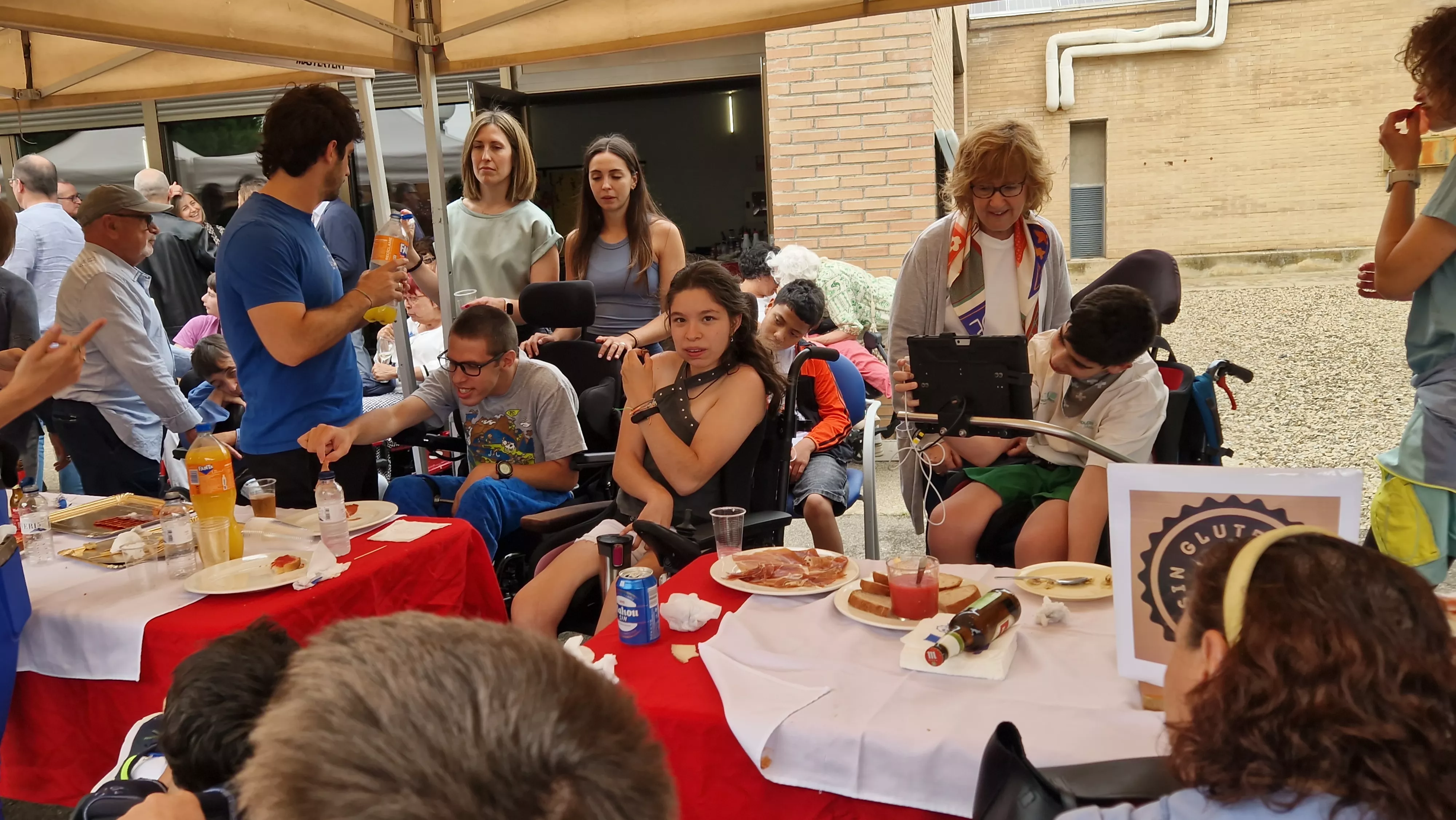 Almuerzo de agradecimiento por la 13º Marcha Aspace Huesca. Foto Myriam Martínez 