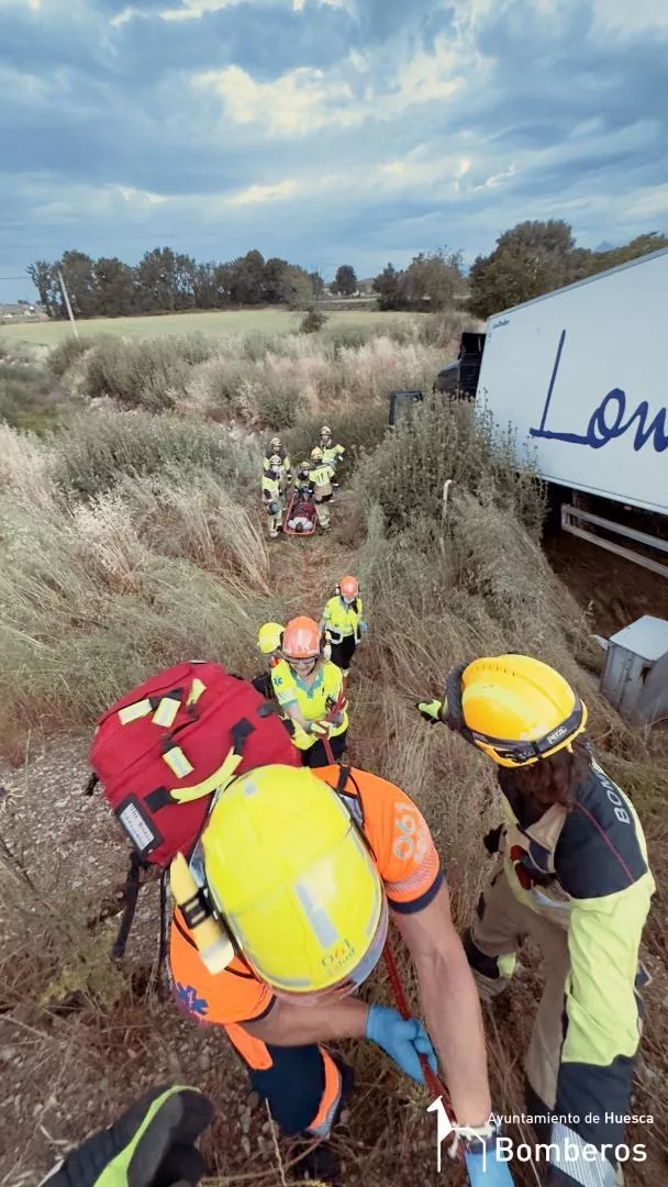 Accidente en la rotonda de Quicena y Montearagón. 
