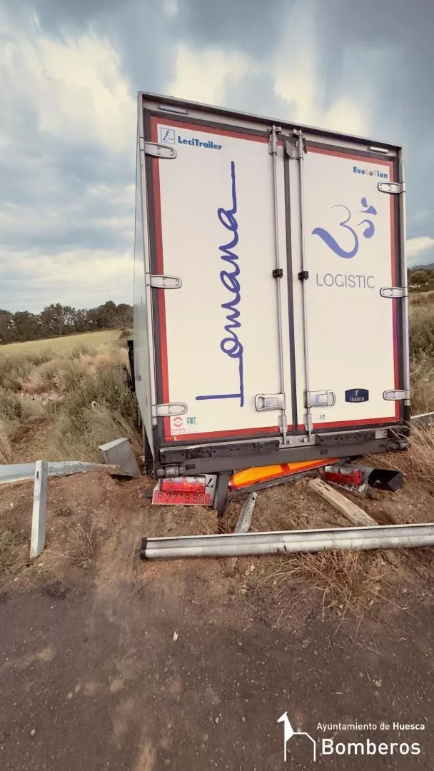 Accidente en la rotonda de Quicena y Montearagón. 